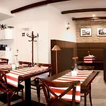 Mesa Grill Restaurant Cafe B&B 드지비르지노